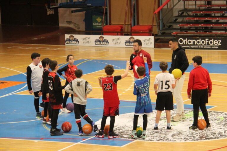Pabellón Díaz Miguel Celebra Campus de Navidad del Grupo 76 Alkasar con 40 Participantes Infantiles