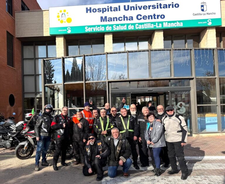 Reyes Magos moteros recorren la comarca para llevar sonrisas al Hospital Universitario Mancha Centro