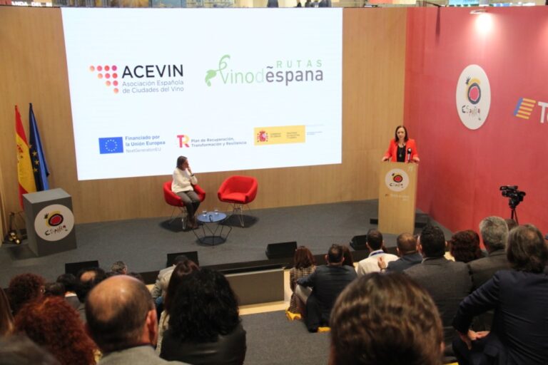 Rosa Melchor y ACEVIN Lanzan la Campaña ‘Tu Cambio de Aires’ para Impulsar las Rutas del Vino de España en FITUR