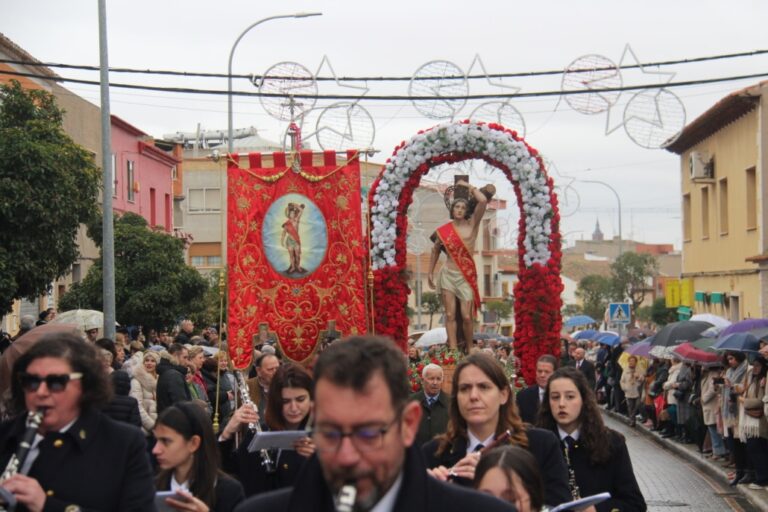 San Sebastián Recibe Honores en las Calles de Alcázar de San Juan Durante un Fin de Semana de Tradición y Devoción