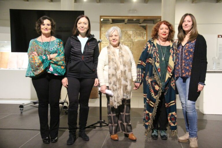 Inauguración de la exposición ‘Colores de Mujer’ en el Museo Municipal de Alcázar de San Juan para celebrar el Mes de la Igualdad