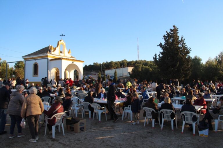 La Fiesta de Santa Águeda Convoca a Multitud de Alcazareños en su Tradicional Merienda