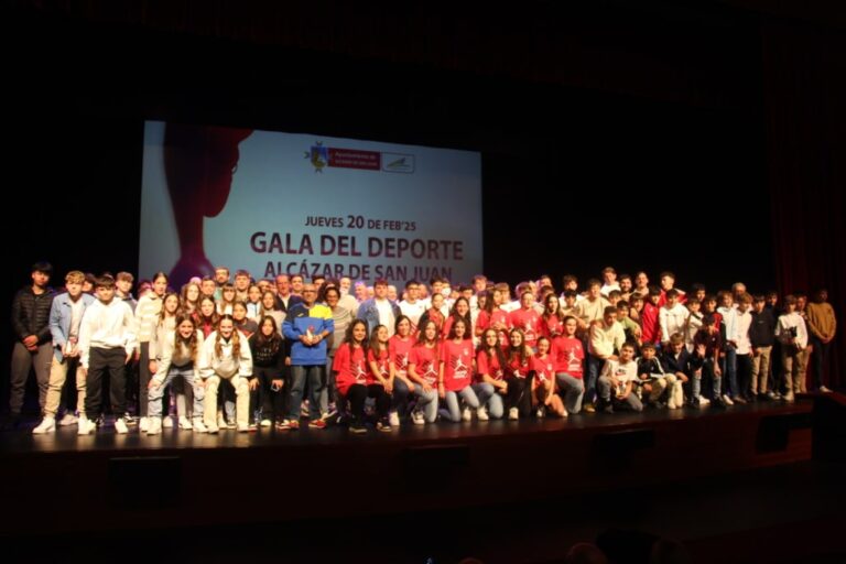La IX Gala del Deporte de Alcázar de San Juan Celebra la Excelencia de sus Atletas Locales en el Teatro Emilio Gavira