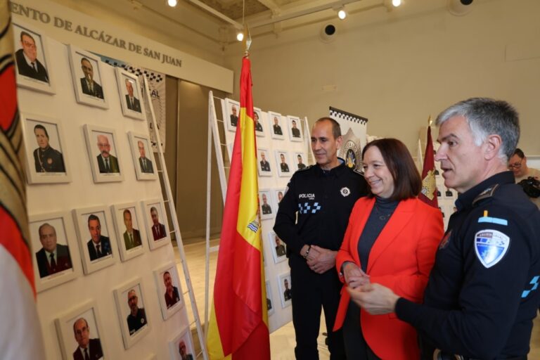 La Policía Local de Alcázar de San Juan Presenta la Exposición Fotográfica ‘Agentes del Cuerpo 201’