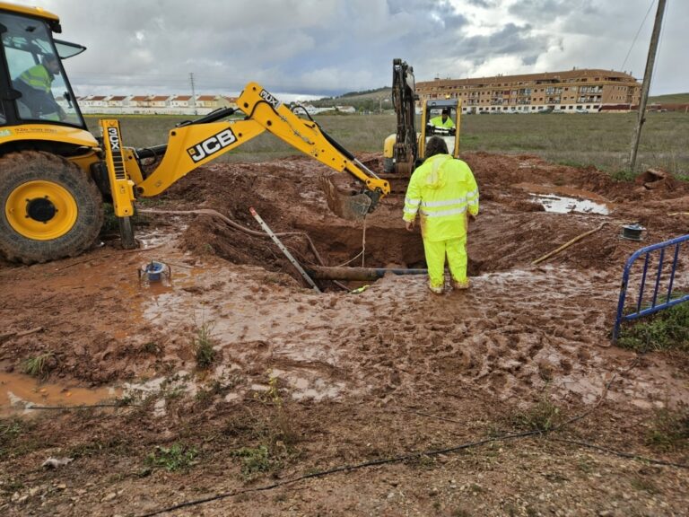 Aguas de Alcázar Soluciona con Éxito Rotura en Tubería Principal de Perdigueras