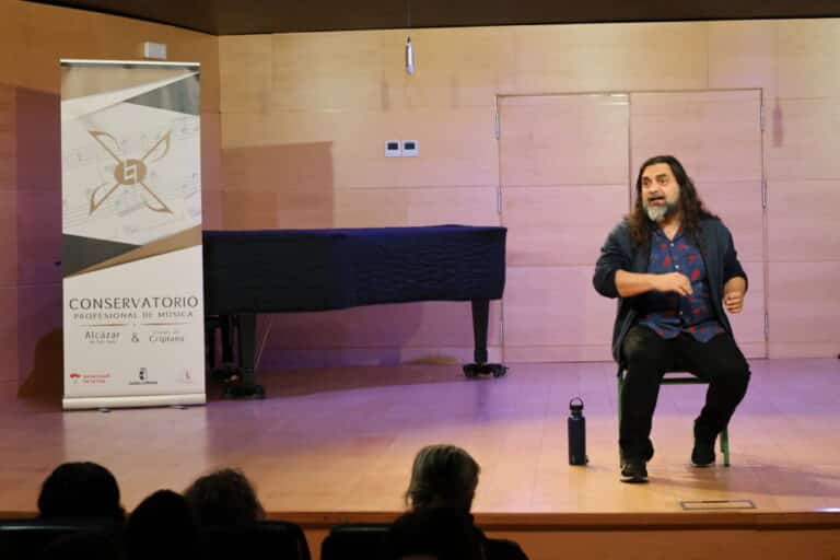 Éxito rotundo: Pep Bruno maravilla en el Conservatorio de Alcázar con su espectáculo de narración oral