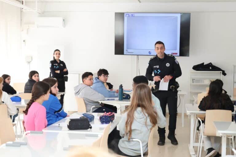 El Ayuntamiento de Alcázar de San Juan intensifica la prevención del consumo de alcohol en menores a través de charlas en institutos