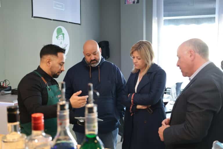 Inauguración de ‘Green Chaplin’ en Alcázar de San Juan: El Nuevo Refugio para Amantes del Café y Cocktails en la Avenida de Cervera