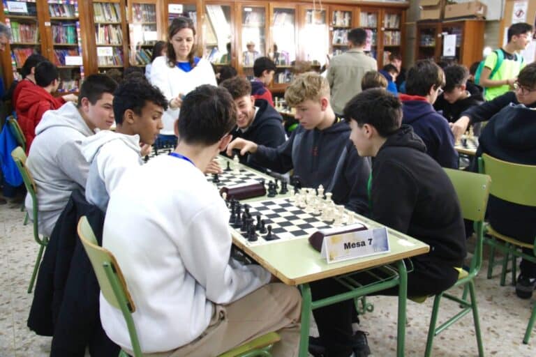 Nueve Centros Educativos Compiten en el II Torneo Intercentros de Ajedrez del IES Juan Bosco en Alcázar de San Juan