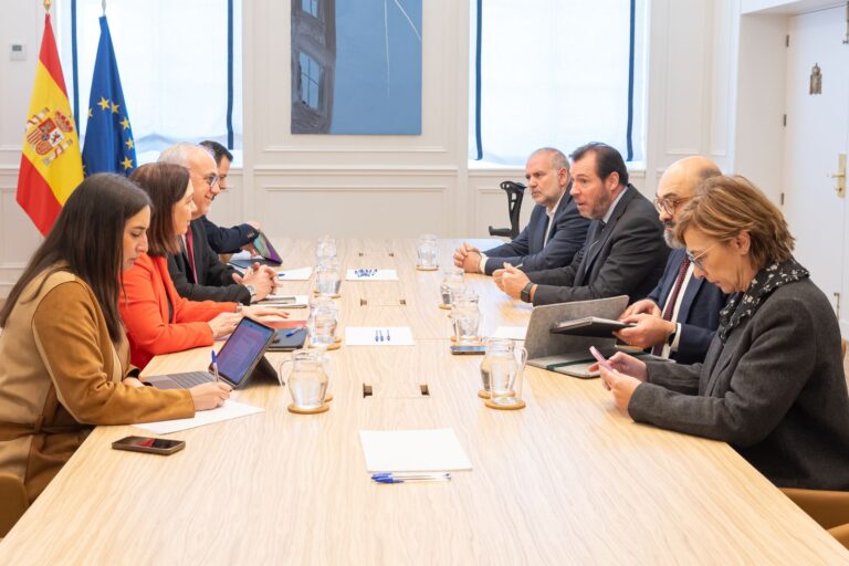 Rosa Melchor Consigue el Compromiso del Ministro de Transportes para Asegurar la Inversión Ferroviaria en Alcázar de San Juan