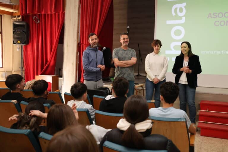 El Ayuntamiento de Alcázar de San Juan y la AECC Fomentan Hábitos Saludables en Adolescentes