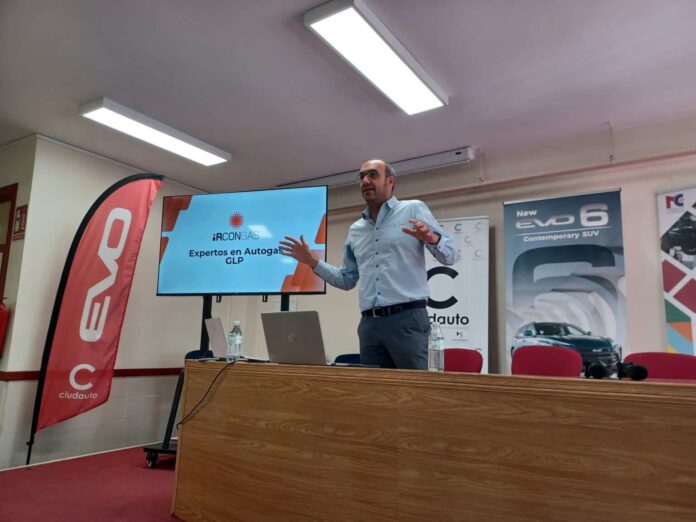 IRCONGAS muestra a futuros mecánicos cómo transformar un vehículo a GLP