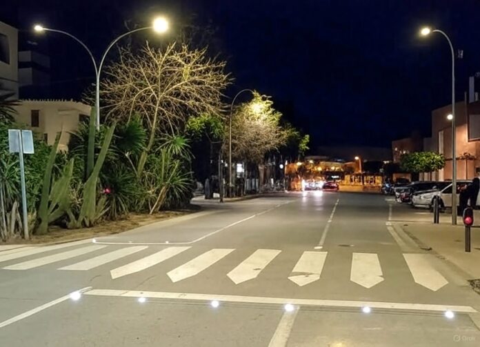 Pasos de peatones inteligentes TESLEC en 80 municipios sevillanos