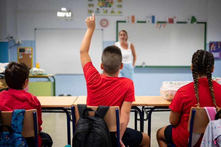 Los Retos Educativos Permanecen: Reflexiones Post-Huelga de Más de 7.000 Profesores