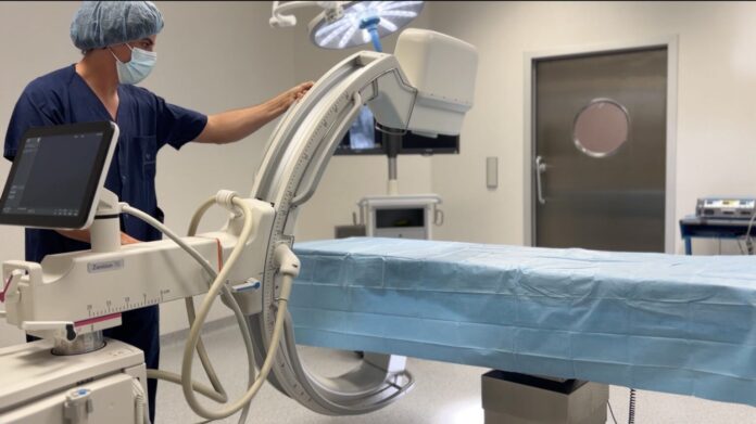 El Hospital Quirónsalud Bizkaia incorpora un nuevo arco quirúrgico en C para intervenciones más seguras y precisas
