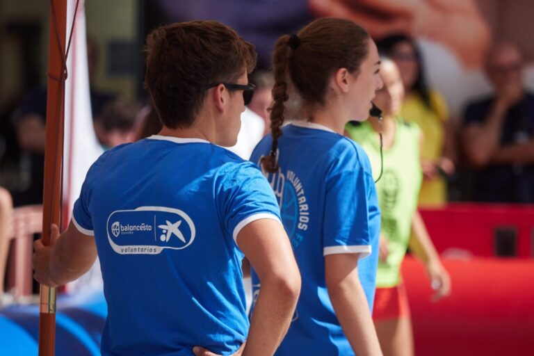 ¡Únete al Equipo de Voluntarios y Experimenta el Plaza3x3CaixaBank Desde Otra Perspectiva! #VoluntariosFEB