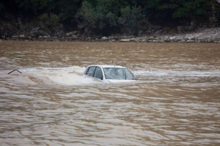 Desafíos Laborales en Tiempos de Cambio Climático: Riesgos Profesionales en el Ojo de la Tormenta
