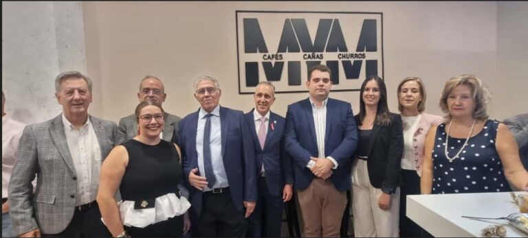 Inauguración Gastronómica: El Alcalde Celebra la Apertura de MyM, Nuevo Bar-Restaurante en la Calle Alejandro Prieto