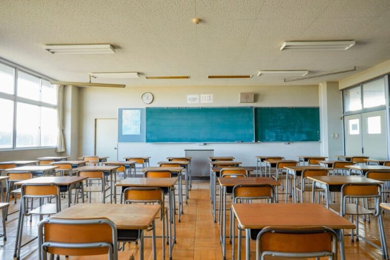 UGT Exige un Aumento en la Financiación Estable para Mejorar la Educación