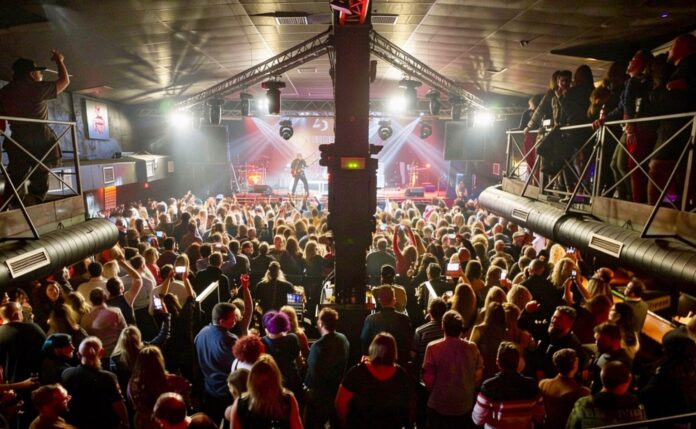 Granada acoge la VI Edición de la Fiesta Homenaje al Pop Español de los 80 y 90 con tributos a Mecano, Hombres G y El Último de la Fila