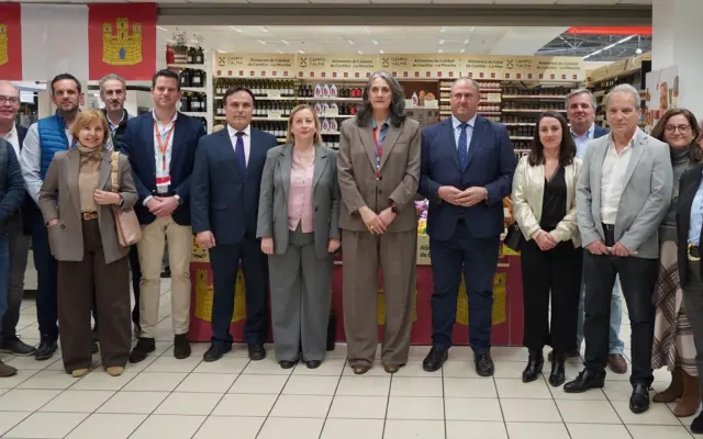 Representantes del gobierno autonómico, denominaciones de origen y Alcampo en la presentación de la campaña Campo y Alma