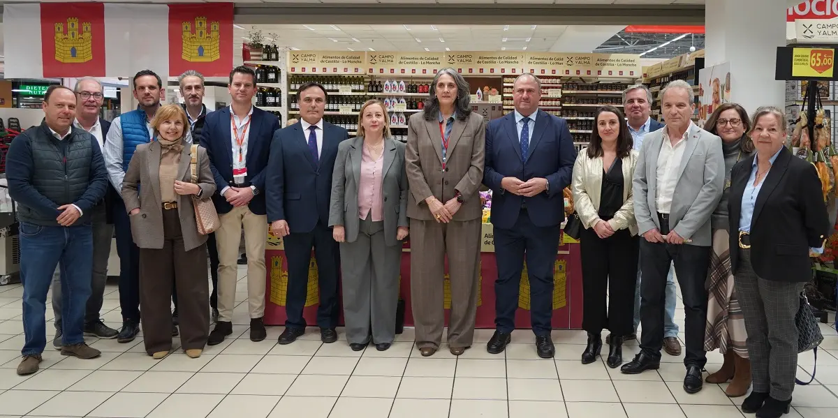 Representantes del gobierno autonómico, denominaciones de origen y Alcampo en la presentación de la campaña Campo y Alma