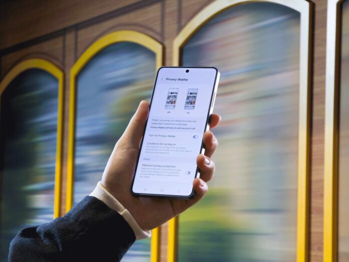 La nueva ansiedad digital: 8 de cada 10 españoles temen que alguien mire su pantalla en público