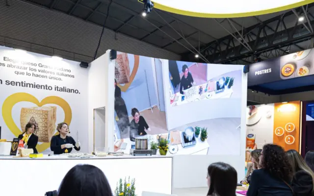 Grana Padano llena de sabor Alimentaria con demostraciones que cautivan al público