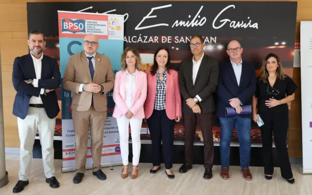 Profesionales sanitarios en las IV Jornadas de Evidencia Cientifica para la Excelencia en Cuidados en el Teatro Emilio Gavira de Alcazar de San Juan