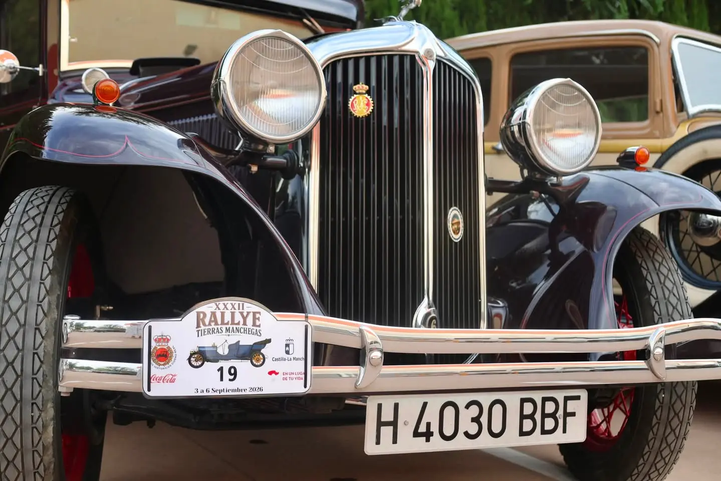 Vehículos históricos fabricados entre 1921 y 1946 en la exposición del Rallye Tierras Manchegas