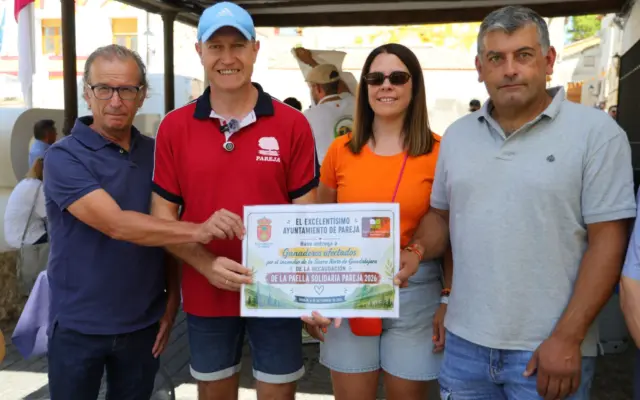 Pareja se vuelca con los ganaderos de la Sierra Norte afectados por los incendios