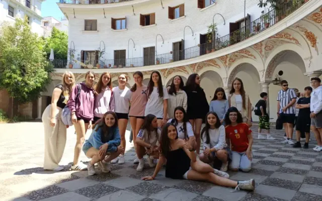 Alumnos del IES Maria Zambrano de Alcazar de San Juan durante el viaje de fin de curso a Cordoba y Sevilla