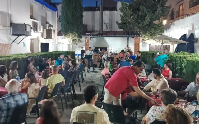 Terraza del Casino de Tomelloso durante el Baile Intergeneracional de Verano