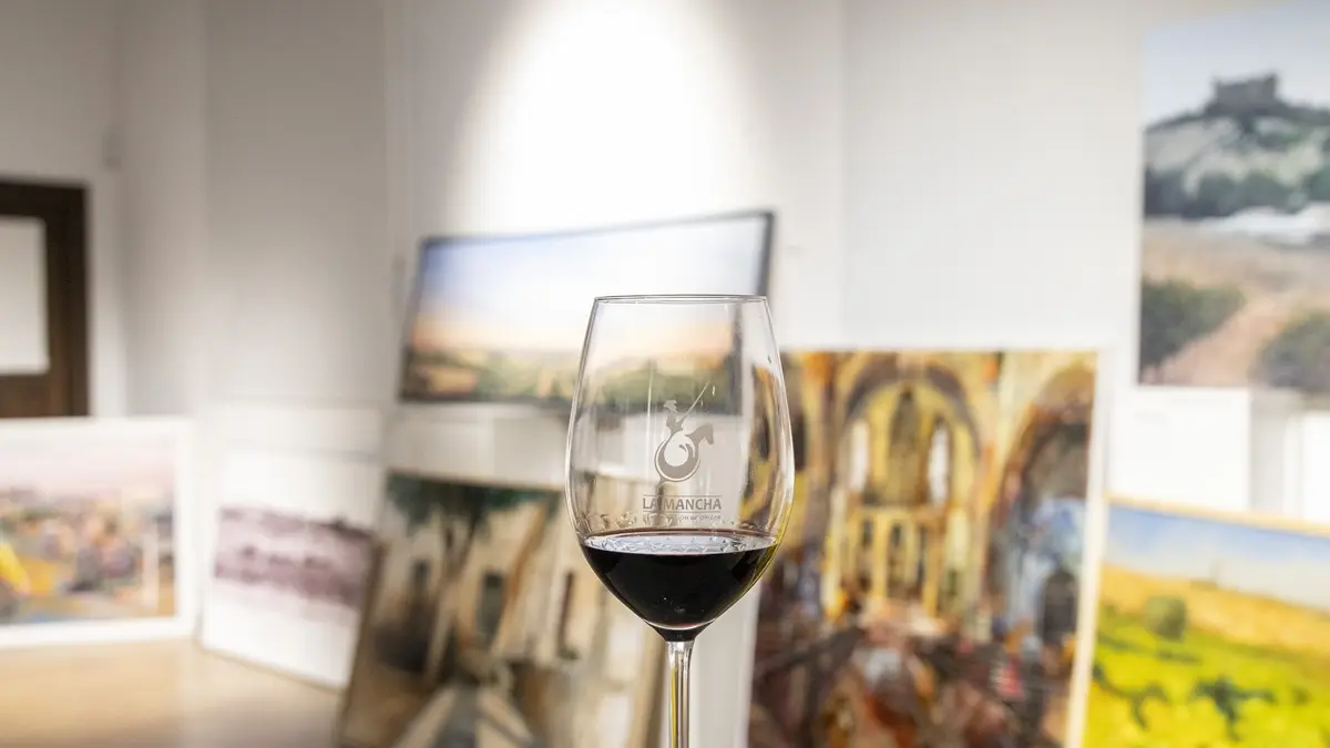 Pintores participan en el VII Concurso de Pintura Rápida Vinos de La Mancha en Belmonte
