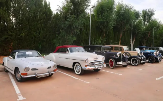 Coches clásicos del XXXII Rallye Tierras Manchegas expuestos en Alcázar de San Juan