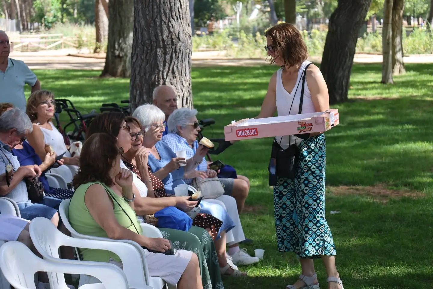 Actuación musical de rondalla durante el Día del Mayor en el Parque Alces