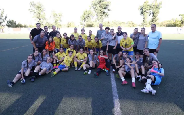 Entrega de trofeos del XVI Trofeo de Ferias de Futbol Femenino entre el CD Independiente Alcazar y el Aranjuez CFF