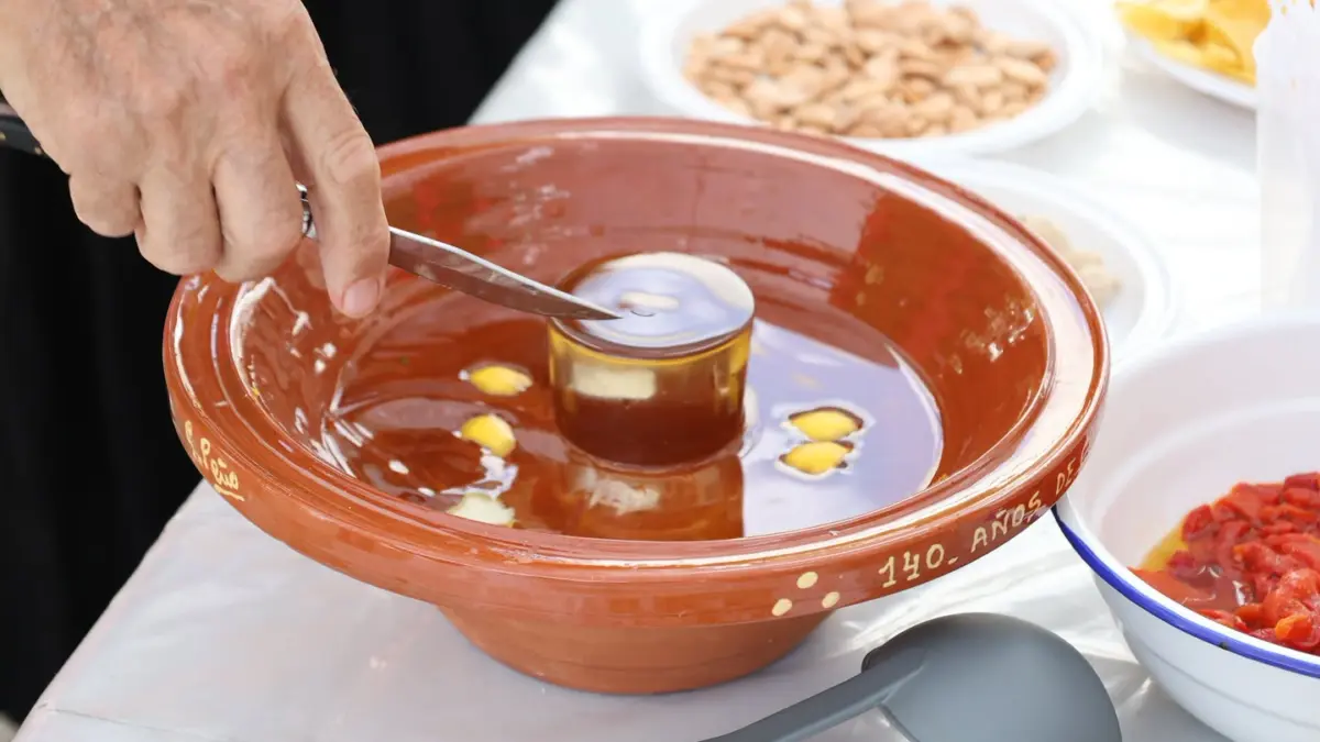 Zurra y asadillo elaborados por las cuadrillas en la Feria de Día de Alcázar de San Juan