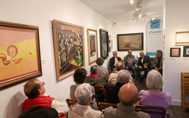 Mesa redonda en la Galería Marmurán de Alcázar de San Juan