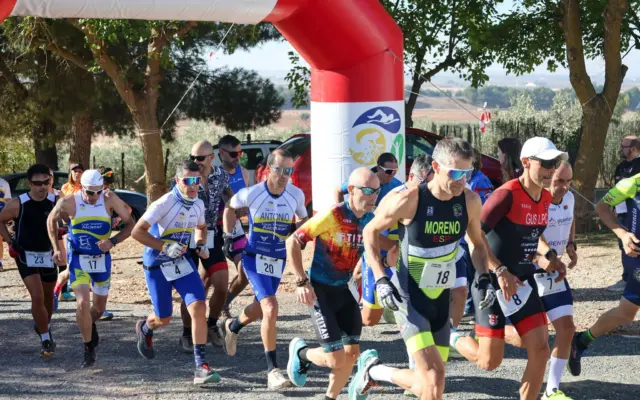 Participantes del XXVI Duatlón Cross de Alcázar de San Juan en el Cerro de los Molinos