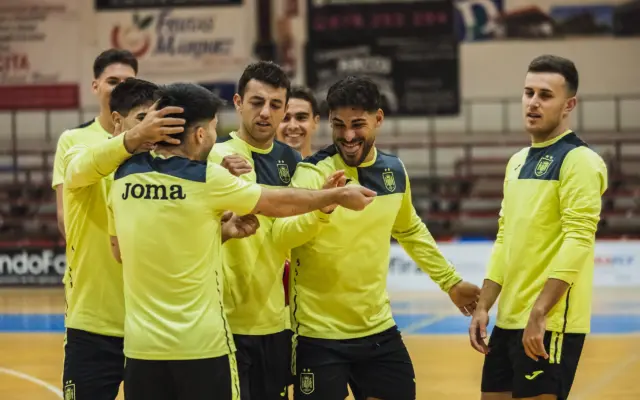 Jugadores de la selección española de fútbol sala entrenando en el pabellón Antonio Díaz-Miguel de Alcázar de San Juan