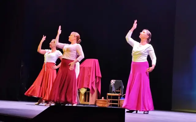 Representación de La prodigiosa zapatera de Lorca por la Asociación Aldonza en el Teatro Emilio Gavira de Alcázar de San Juan