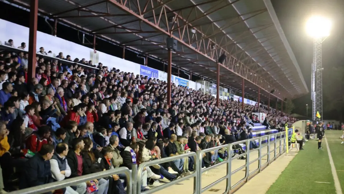 Noche de Copa del Rey en el Campo Municipal Manuel Delgado Meco de Alcázar de San Juan